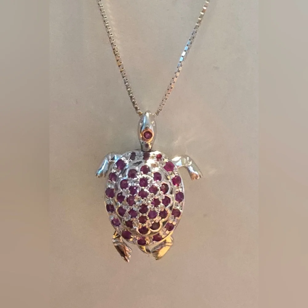 CHAPAL ZENRAY NATURAL RUBY, STERLING 925 TURTLE PENDANT/PIN W/CHAIN 18 IN 11 GR